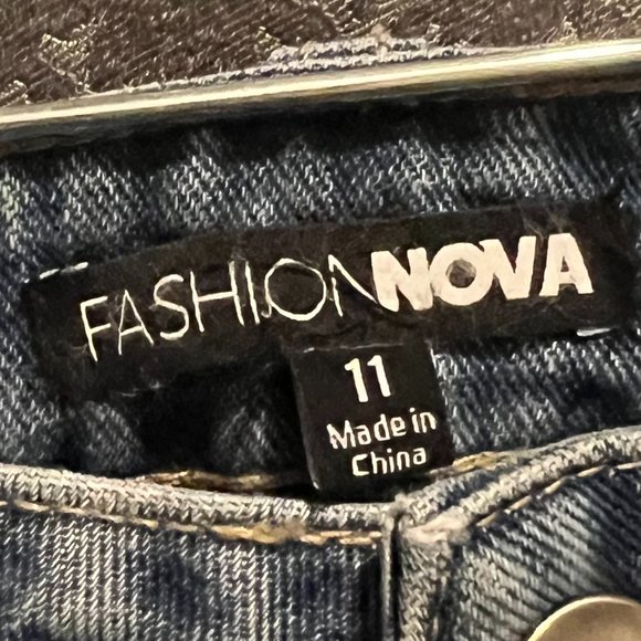 FASHION NOVA JEANS - Picture 3 of 3
